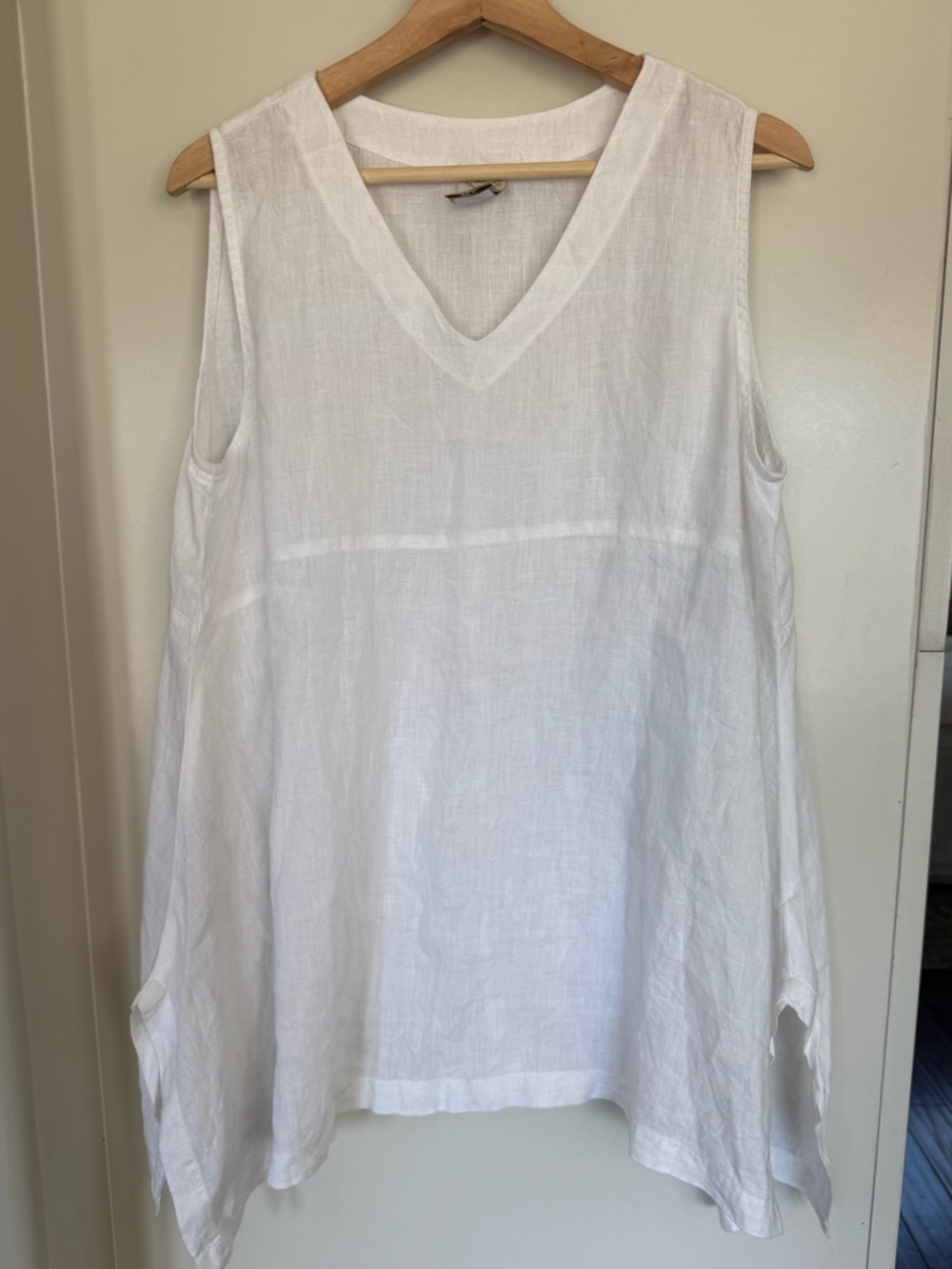 Match Point Large  White V Neck Tunic Top Lagenlook Casual Chic Timeless